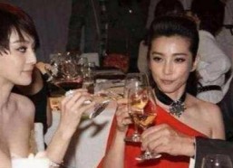 范冰冰和成龙睡觉照片,揭秘娱乐圈不为人知的秘密