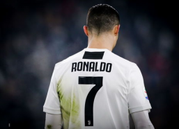 c罗照片,足球传奇，荣耀时刻回顾