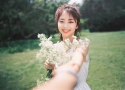 谭松韵娱乐吃瓜八卦图片,揭秘明星幕后生活瞬间