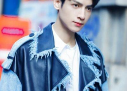 爱豆吃瓜娱乐酱罗云熙,从爱豆到瓜界新宠，揭秘他的吃瓜娱乐之路